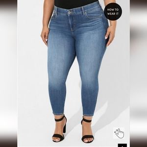 Torrid Bombshell Skinny